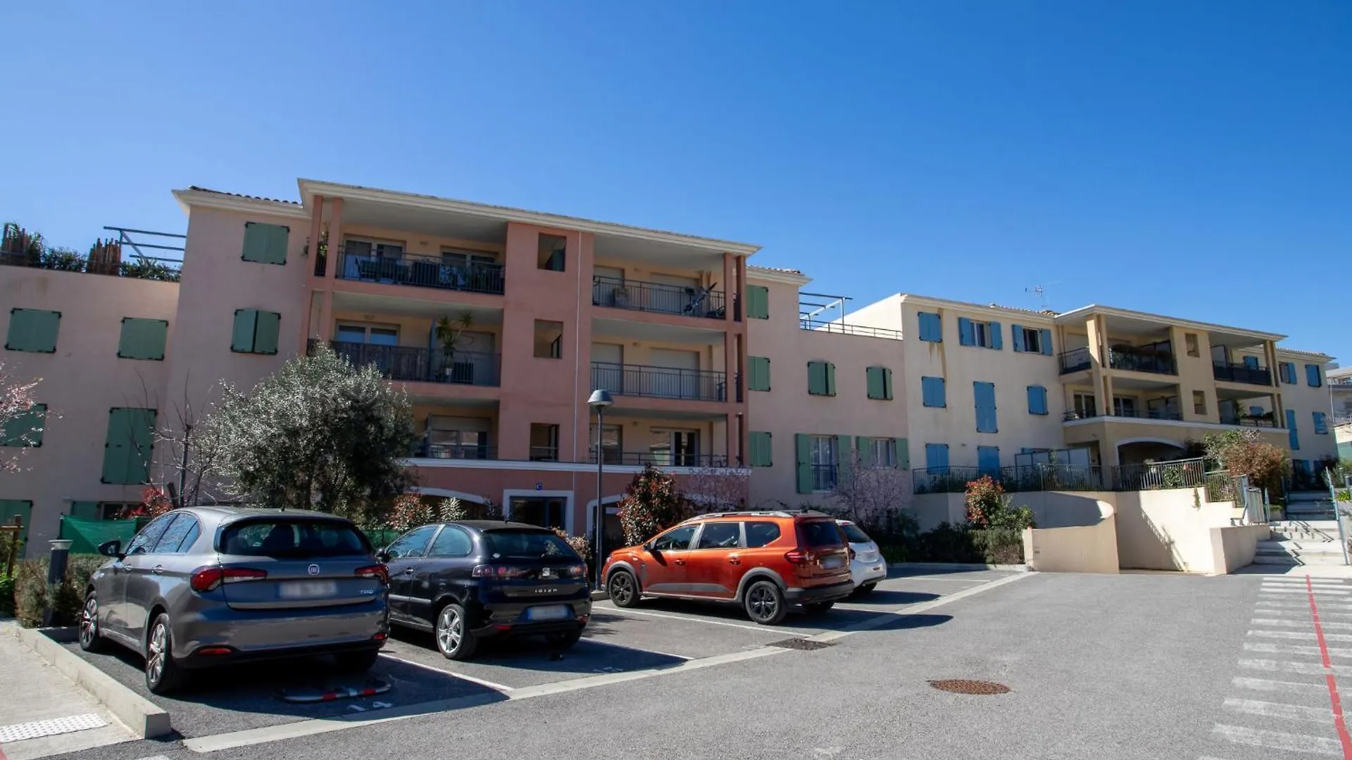 Apartment Le Jardin Du Loderi-1 By Interhome Bormes-les-Mimosas 0*,  Frankrig